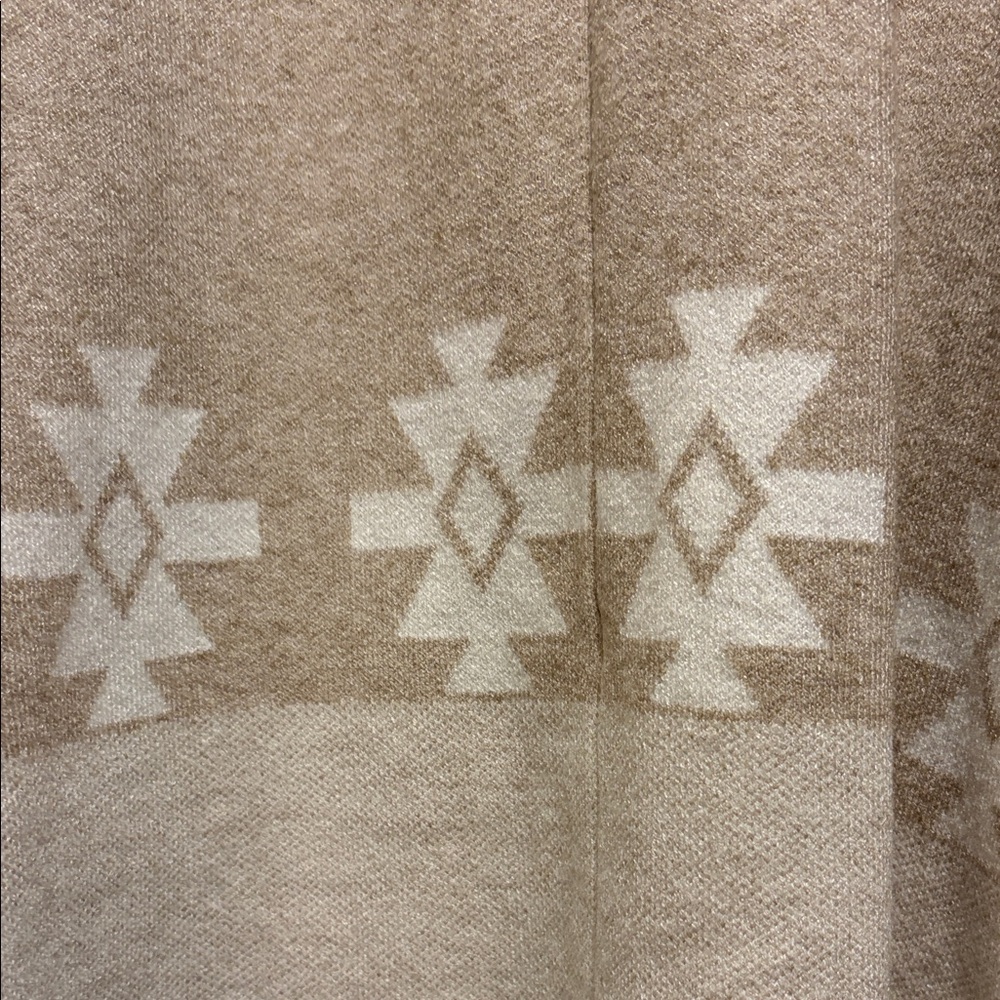 Elegant Beige and White Poncho - Picture 3 of 4